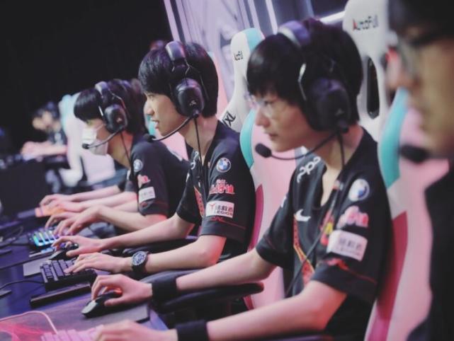 四双并非偶 四双并非偶